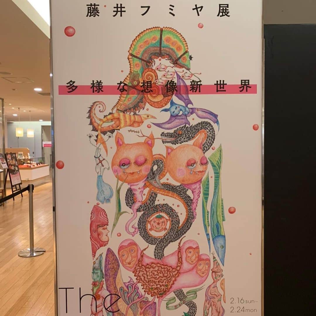 モモコさんのインスタグラム写真 - (モモコInstagram)「フミヤくんの個展に行きました。 時間がぜんぜん足らない！ ゆっくり観たら、5時間いれそう！ アーティストどころか画家やね！！ 素晴らしい💕買いたくなっちゃった。 ミラー、買いました😊  実は、長男も東京の個展に行ってました。  #ハイヒールモモコ #👠 #👠🍑 #CHANEL #シャネラー #グルメ #藤井フミヤ展 #フミヤート #個展 #阪急うめだ本店」2月25日 8時23分 - highheel_momoko
