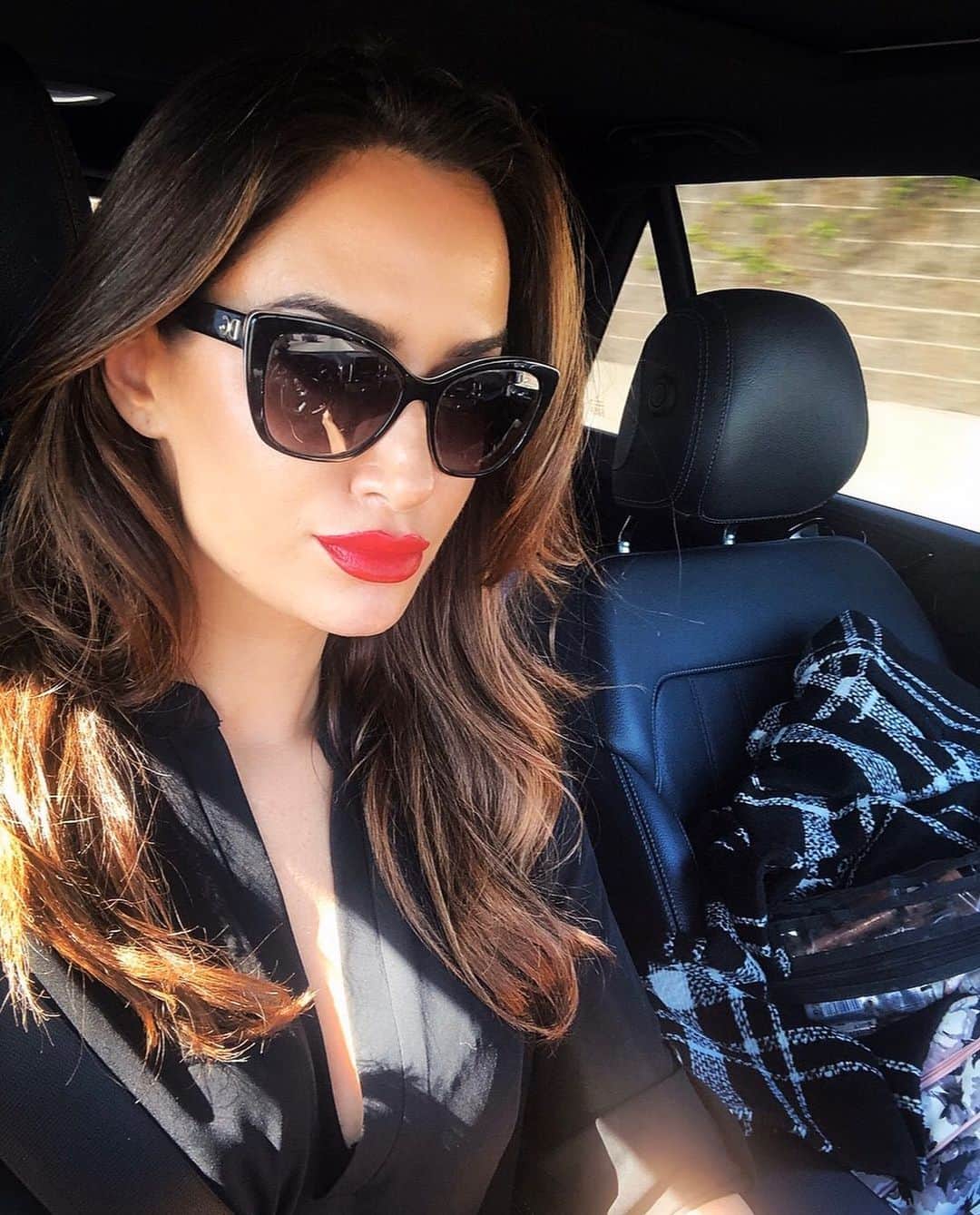 のインスタグラム：「#mondaymood after a fun shoot this morning . . .」