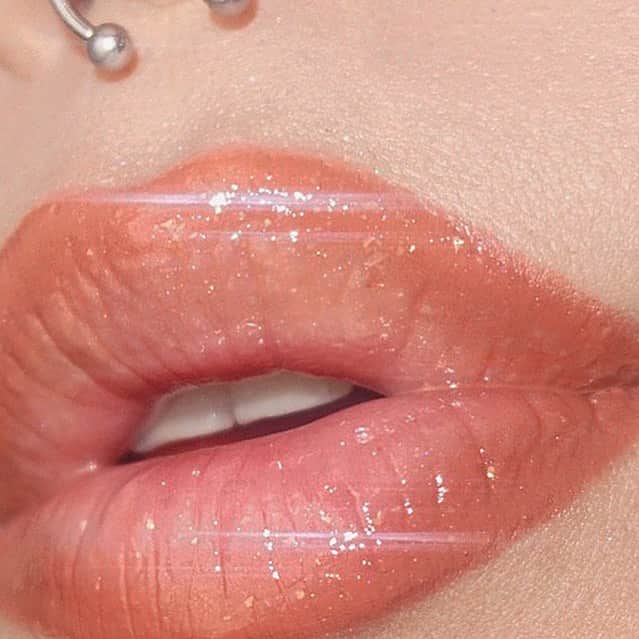 Sayaka Obaraのインスタグラム：「💋✨💦 @meltcosmetics #meltjohnnyrose gloss. Obsessed with the new crushed glitter glosses🥰 . . #meltcosmetics #meltmodernlove」