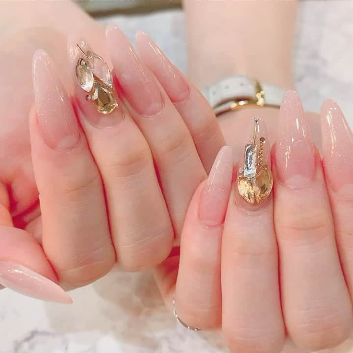 MAKIのインスタグラム：「. 今のネイル🥺💅✨ すごい時差だけど毎回なんか似たようで ちょっと違うの🤤💭💓 可愛いすぎる〜❤️❤️❤️❤️ #nail #ネイル #スカルプ #スカルプネイル #autumnnails #秋ネイル #秋ネイルデザイン #秋ネイル2019 #ジェル #ジェルネイル #ジェルネイルデザイン #派手 #派手ネイル #jel #code #ネイルアート #ゴテゴテ #ゴテゴテネイル #新宿 #style #art #wiznail #キラキラ #キラキラネイル #デコラティブ #デコラティブネイル #decorative #longnails #ロングネイル」