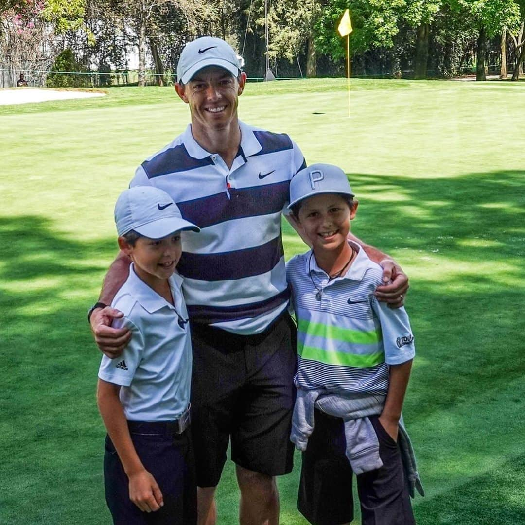 ローリー・マキロイさんのインスタグラム写真 - (ローリー・マキロイInstagram)「Great spending some time with my friends Eduardo & Héctor last week in Mexico. Ready for a week off to prepare for @apinv and @theplayerschamp」2月24日 23時38分 - rorymcilroy