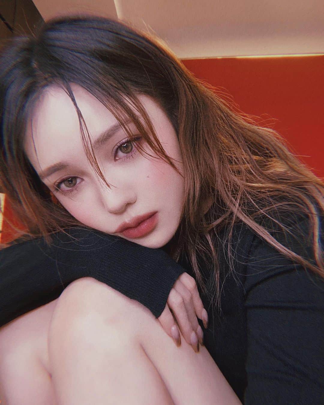 ポニーのインスタグラム：「주기적으로 머리색을 어둡게 덮어 주고 있는데 물이 너무 금방 빠진다🐾」