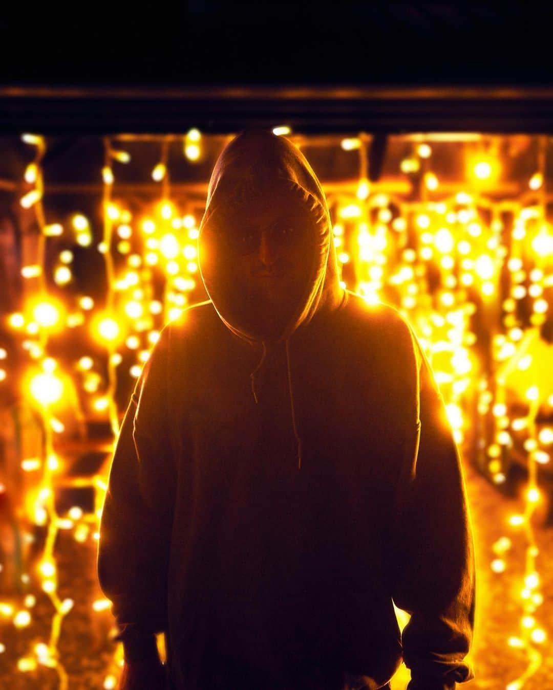 ロビン・シュルツのインスタグラム：「glow in the dark 🔥」
