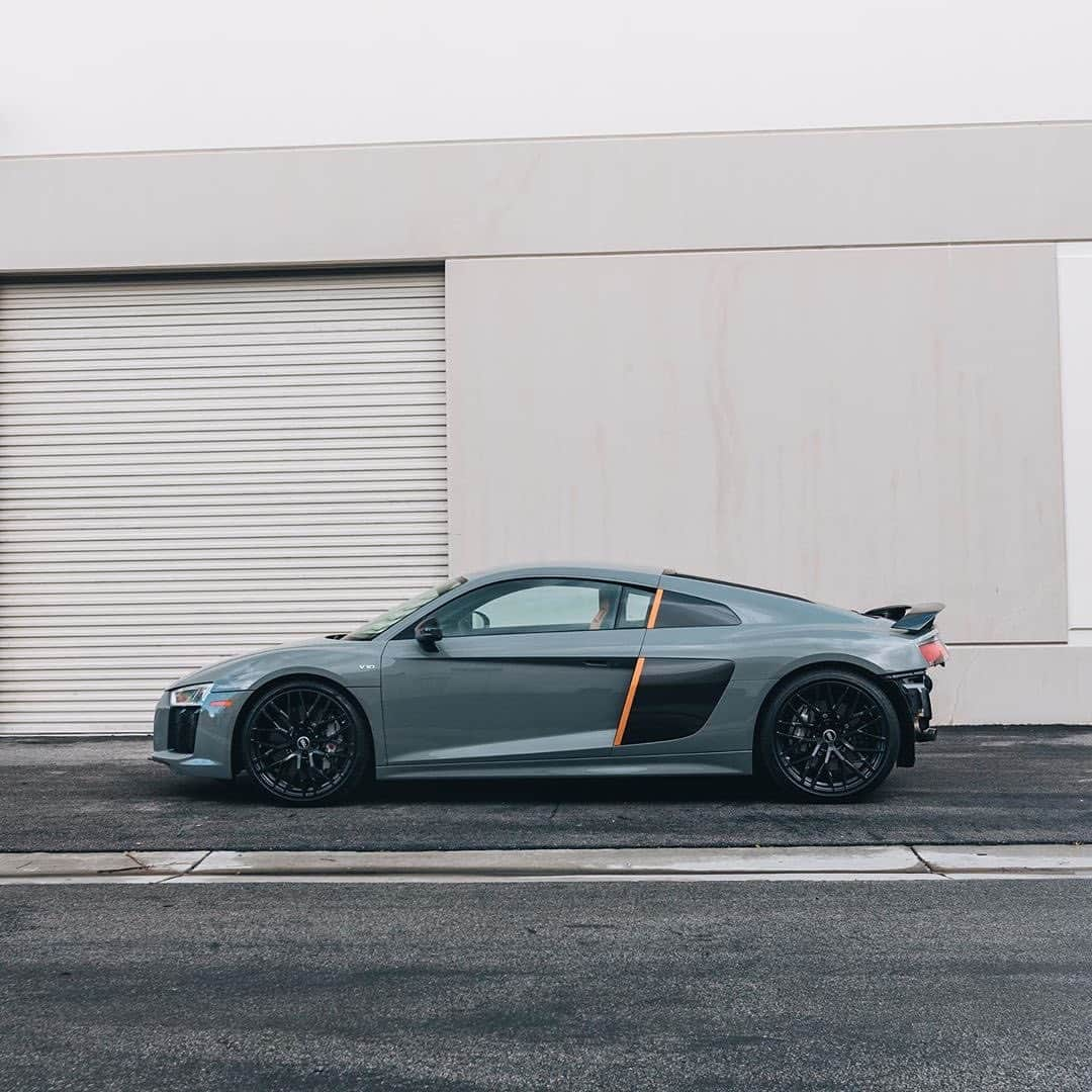 CarsWithoutLimitsさんのインスタグラム写真 - (CarsWithoutLimitsInstagram)「Nasty Audi R8 V10 Photo @sheepeyrace  #carswithoutlimits #r8v10」2月25日 0時13分 - carswithoutlimits