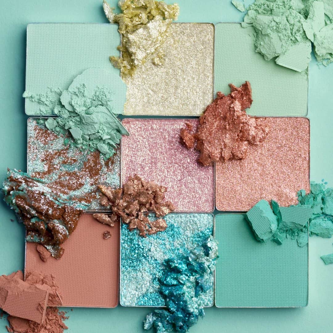 Huda Kattanさんのインスタグラム写真 - (Huda KattanInstagram)「OBSESSED with the MINT, it's my fave PASTEL palette and I cannot get enough!!! The colors are sooo beautiful, there's a new metallic jelly texture, shimmering top coats and the most insane tie-dye swirl that gives the most amazing high-shine finish ✨ ⠀⠀⠀⠀⠀⠀⠀⠀⠀ Dropping 1st March on shophudabeauty.com」2月25日 0時17分 - hudabeauty