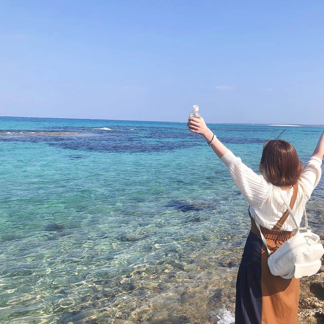兼田恵さんのインスタグラム写真 - (兼田恵Instagram)「はじめてみた、飛び込みたいくらい透き通った蒼い海。  #沖縄旅行 #あざまサンサンビーチ #青の世界 #女子旅」2月25日 0時33分 - earl_megu