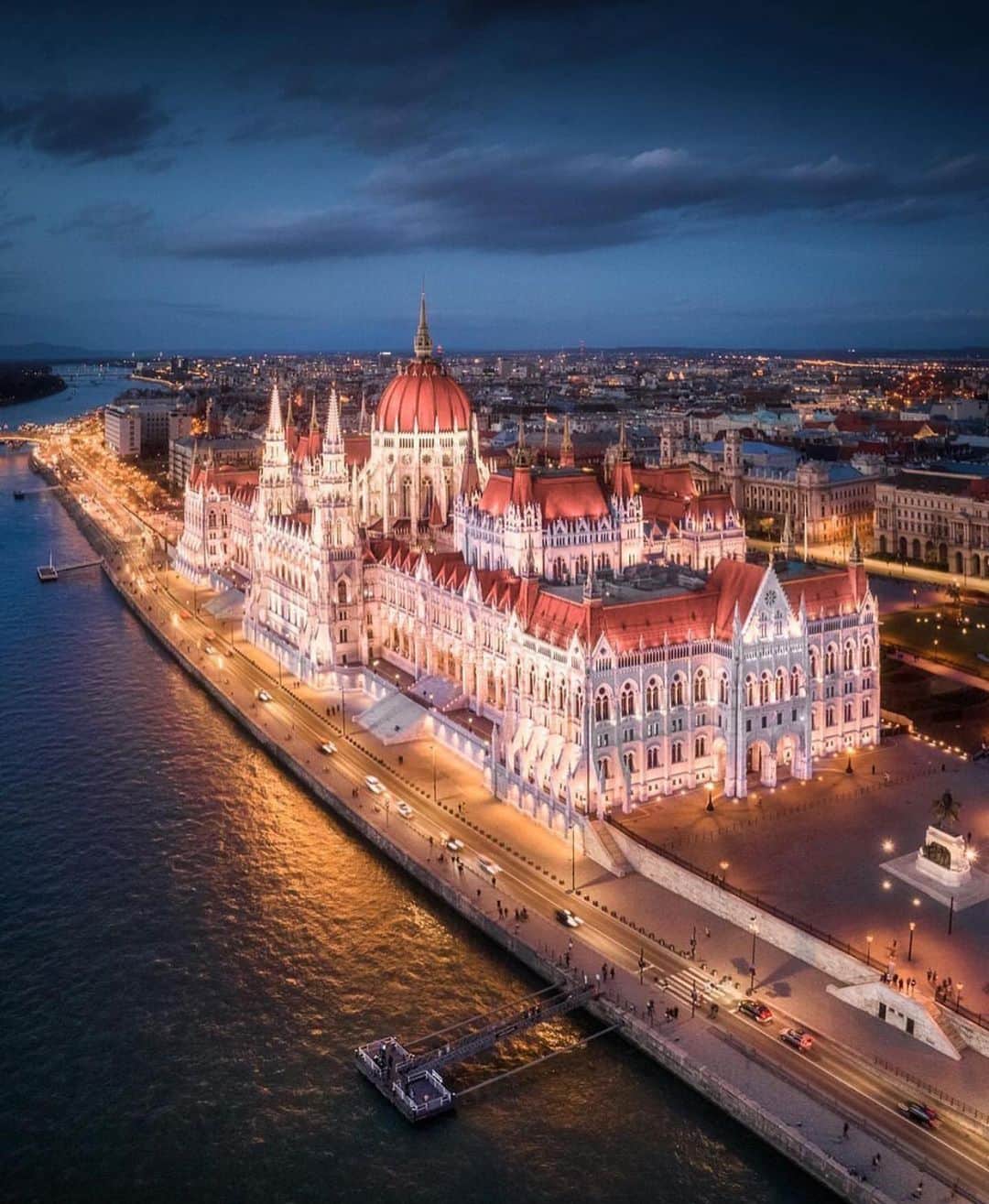 Wonderful Placesさんのインスタグラム写真 - (Wonderful PlacesInstagram)「Budapest - Hungary ✨❤️❤️❤️✨ . Picture by ✨✨@mindz.eye✨✨ #wonderful_places for a feature ❤️」2月25日 0時42分 - wonderful_places
