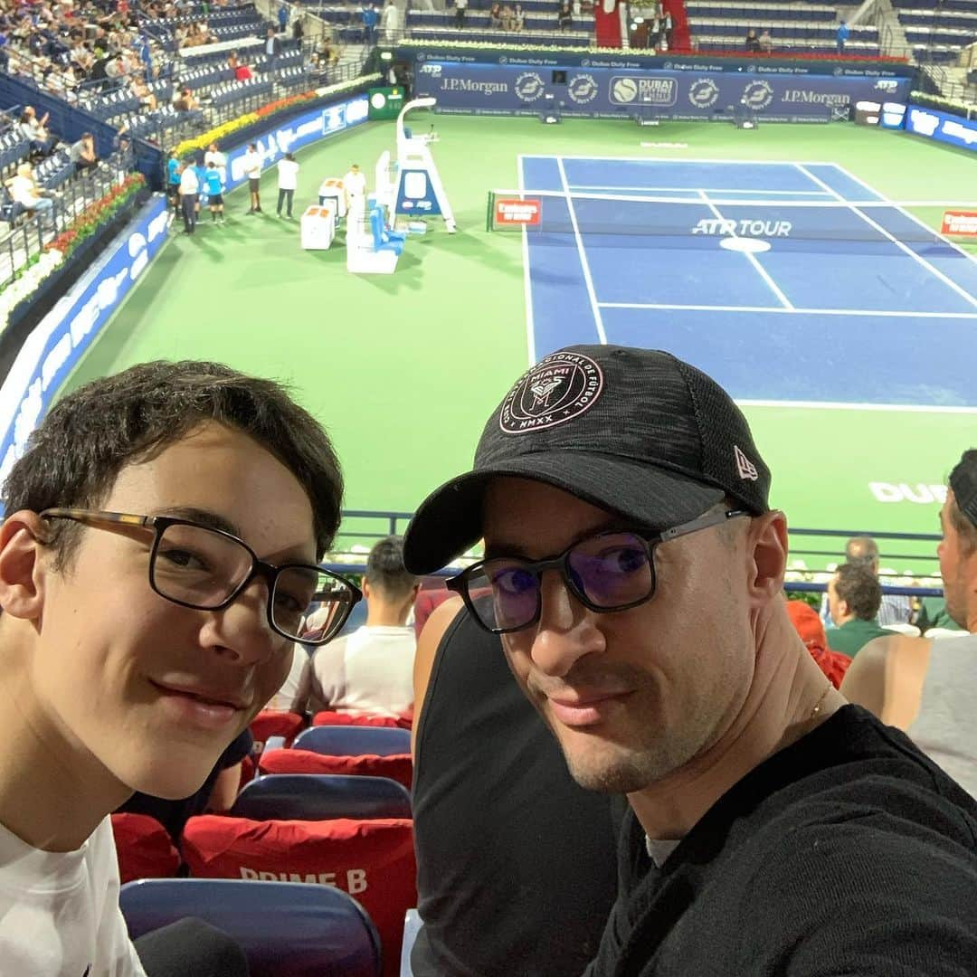 クリストフ・ルメールさんのインスタグラム写真 - (クリストフ・ルメールInstagram)「Lucas and I watching Djokovic first round at ATP Dubai open ! #djokovic #atp #dubaitennis #ルメール騎手 #fatherandson#intermiamicf #mls #miamisoccer」2月25日 0時35分 - christophelemaire_officiel