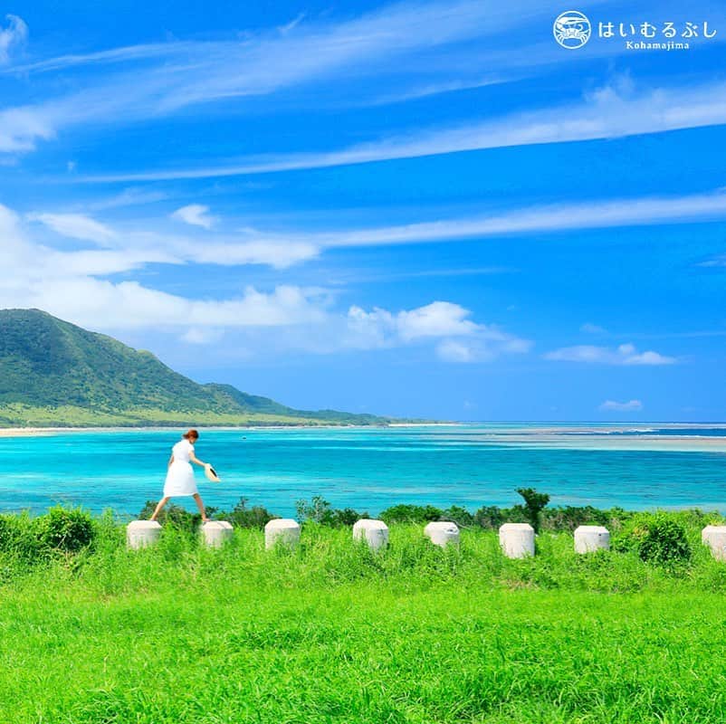 HAIMURUBUSHI はいむるぶしさんのインスタグラム写真 - (HAIMURUBUSHI はいむるぶしInstagram)「八重山の島々…  至る所に美しい風景があります。 島を巡りながら自分の心に染み入る素敵な景色を見つけてください。 きっと探す時間が少しづつ、島に流れる緩やかなリズムへと導いてくれます。#沖縄 #八重山諸島 #海景 #景色 #風景 #石垣島 #小浜島 #島巡り #リゾート #はいむるぶし #japan #okinawa #yaeyamaislands #bluesea #landscape #seaview #ishigaki #kohamajima #beachresort #haimurubushi」2月25日 0時50分 - haimurubushi_resorts