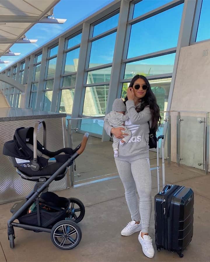 nunaさんのインスタグラム写真 - (nunaInstagram)「Traveling with a newborn can come with its challenges but @tisha.haynes makes it look so easy with her Nuna PIPA™ and MIXX™! 😍  #nuna #nunaPIPA #NUNAMIXX #carseat #infantcarseat #infantcarrier #travelinstyle #stroller #familytravels #travelwithkids  #familylife #parentinghacks」2月25日 1時00分 - nuna_usa