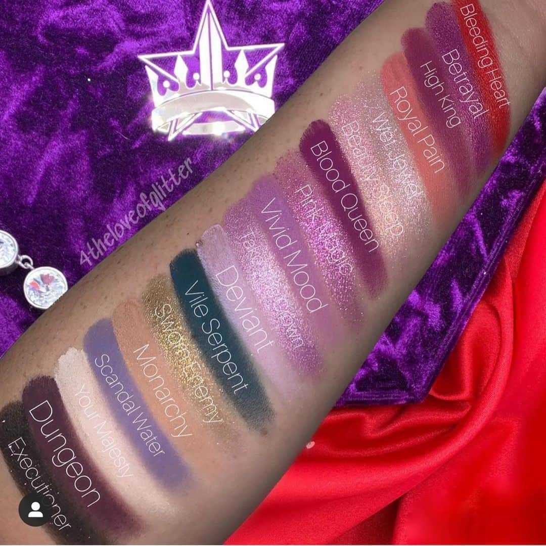 Jeffree Star Cosmeticsさんのインスタグラム写真 - (Jeffree Star CosmeticsInstagram)「Good morning #BloodLust swatches, how are ya?? 💜 Thank you @4theloveofglitter for showing off our new beauty 🩸 #jeffreestarcosmetics #bloodlustpalette」2月25日 1時12分 - jeffreestarcosmetics