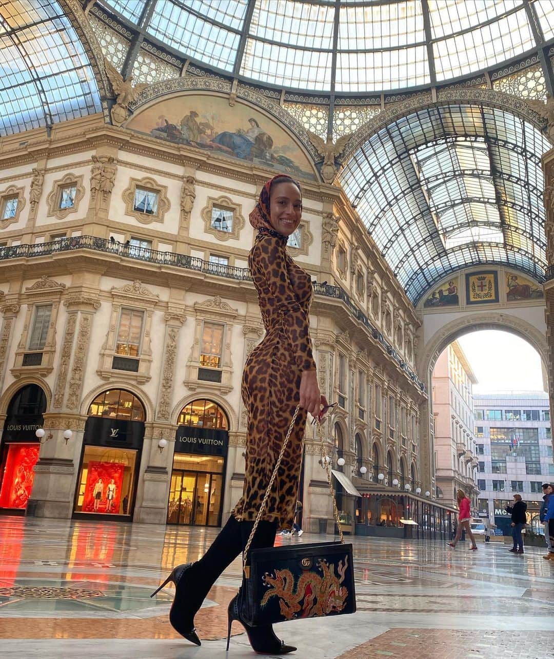 Sarah Mundoさんのインスタグラム写真 - (Sarah MundoInstagram)「Mannequin Monday fashion week in Milan. Launch of @louisvuitton women’s SS20 collection. Loved it all! #Milan #FashionWeek2020 #persian」2月25日 1時31分 - sarah_mundo