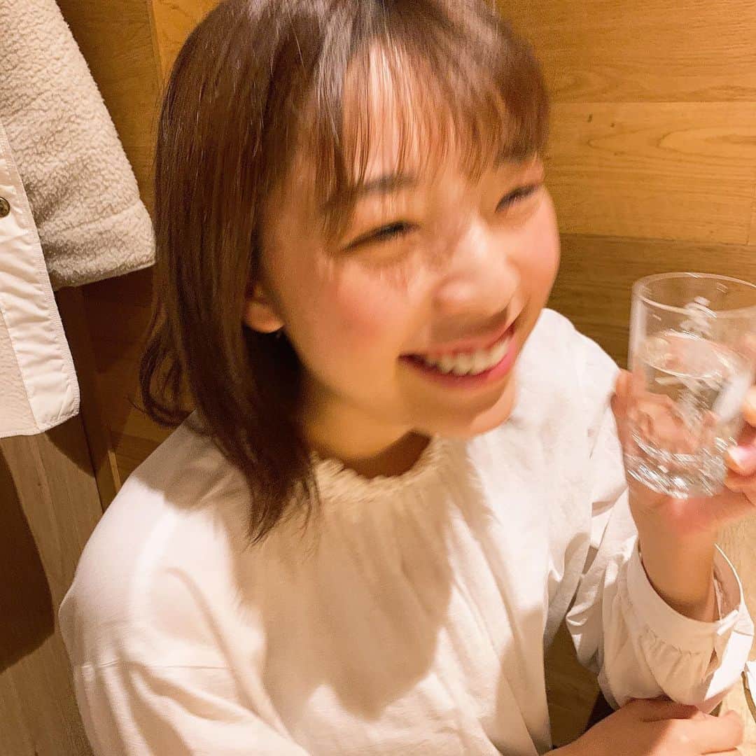 真田真帆さんのインスタグラム写真 - (真田真帆Instagram)「ライブ終わりに 好きな人たちと 美味しいご飯を食べて お酒を飲む なんて幸せなんだ🌼  #日本酒 #アイドル  #カメトレ  #まほちゃんかわいい」2月25日 1時48分 - sanadaaaaaa_maho