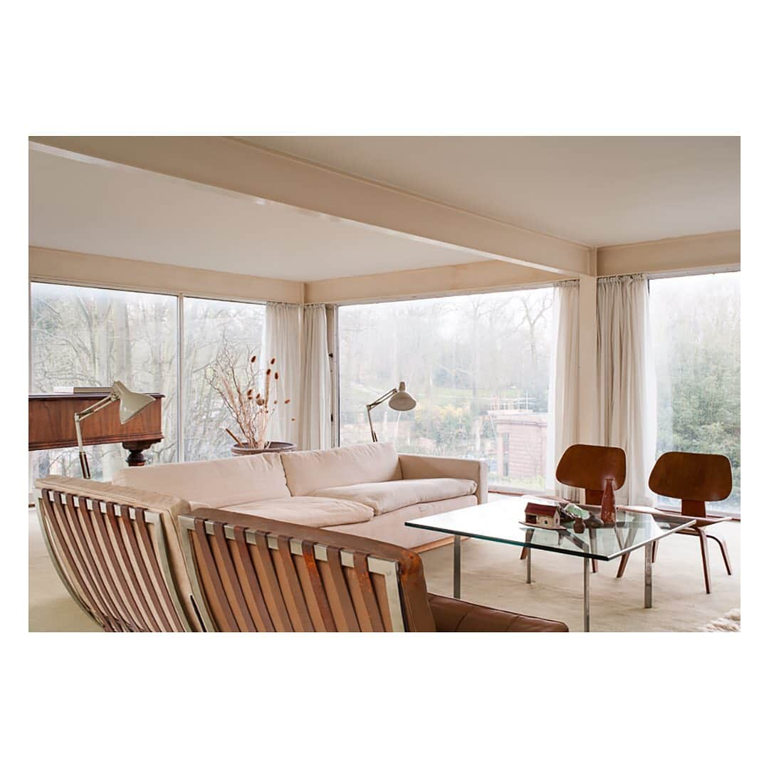 The Modern Houseさんのインスタグラム写真 - (The Modern HouseInstagram)「Today, we’re looking back to 1967 when revered architect John Winter designed and built Winter House. The home is one of London’s most architecturally-significant Modernist houses and was designed by Winter for the use of his family. We sold the home back in 2013 and felt nostalgic so swipe across to see our archival images.」2月25日 1時50分 - themodernhouse