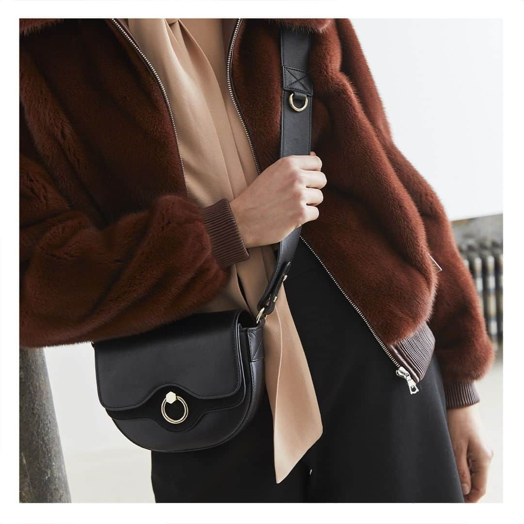 ティラマーチのインスタグラム：「The wardrobe essential #TilaMarch #bag #Color #black」