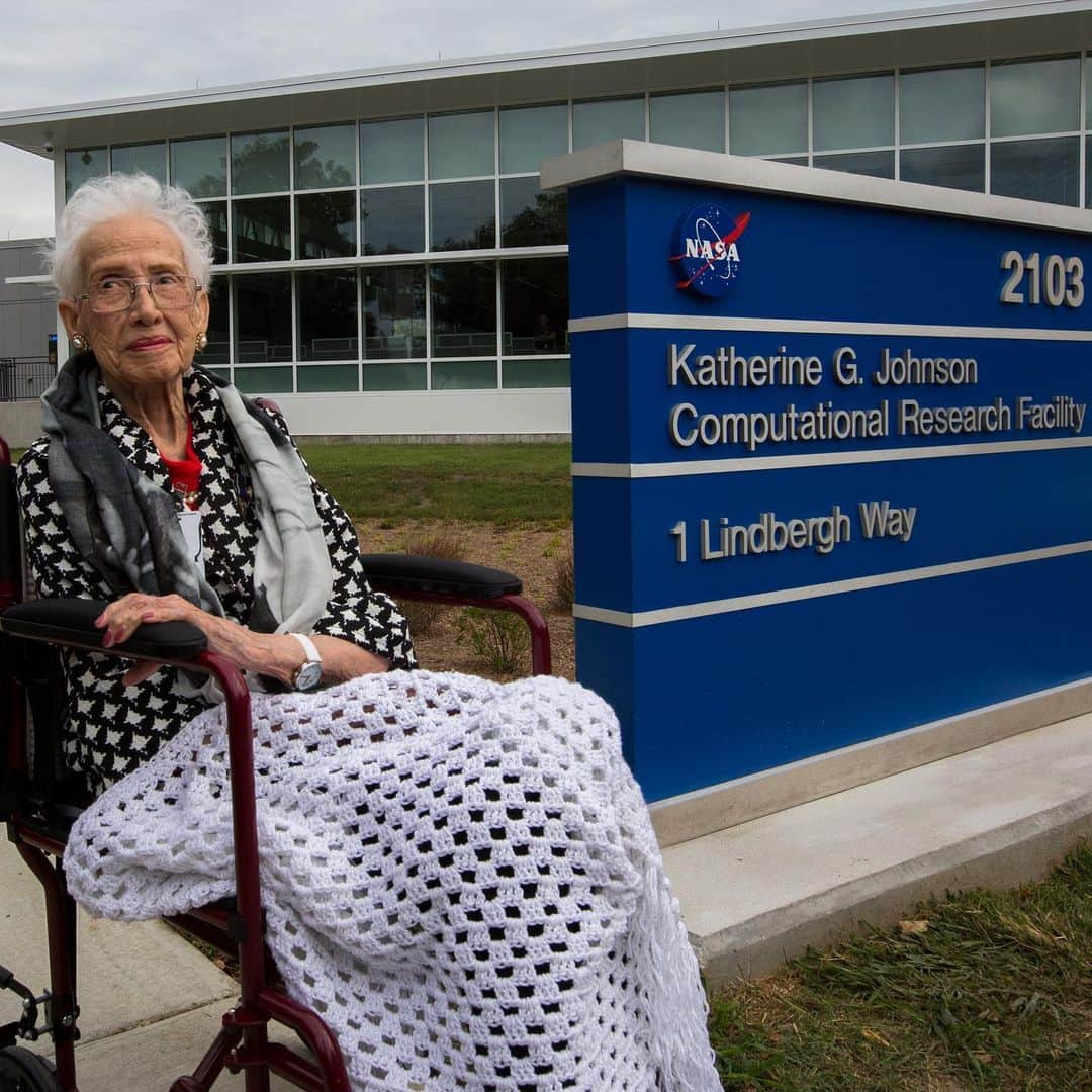 NASAさんのインスタグラム写真 - (NASAInstagram)「Tonight, count the stars and remember a trailblazer.  We're saddened by the passing of celebrated mathematician Katherine Johnson. Her spirit and determination helped lead us into a new era in space exploration, and for that we are grateful.  Once a "human computer", she famously calculated the flight trajectory for Alan Shepard, the first American in space. And when we began to use electronic computers for calculations, astronaut John Glenn said that he’d trust the computers only after Johnson personally checked the math. Her calculations proved as critical to the success of the Apollo Moon landing program and the start of the Space Shuttle program, as they did to those first steps on the country's journey into space.  We celebrate her 101 years of life and honor her legacy of excellence that broke down racial and social barriers.  What does Katherine Johnson’s legacy mean to you? Share in the comments.  #KatherineJohnson #HiddenFigures #trailblazer #rip」2月25日 2時11分 - nasa