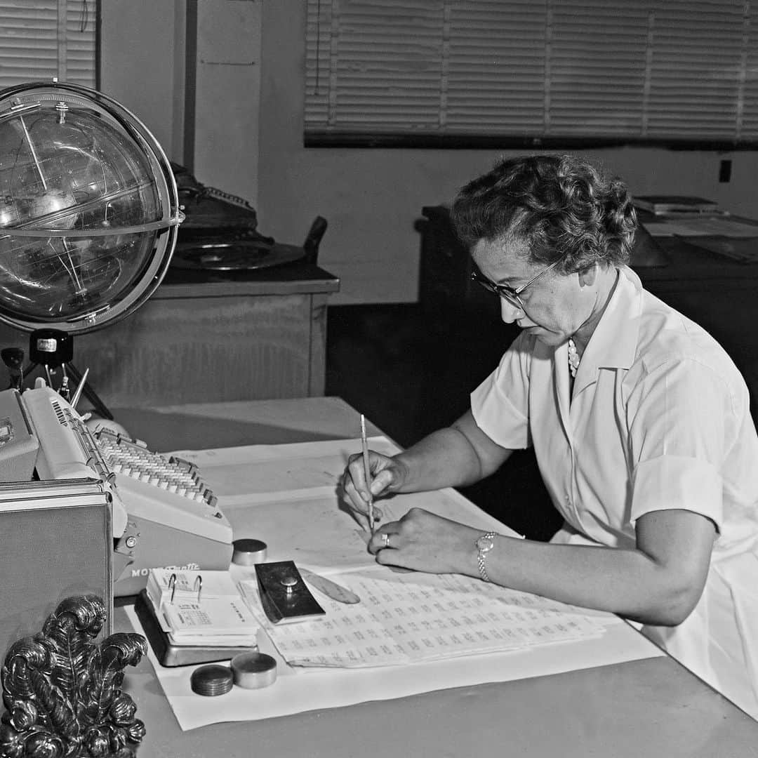 NASAさんのインスタグラム写真 - (NASAInstagram)「Tonight, count the stars and remember a trailblazer.  We're saddened by the passing of celebrated mathematician Katherine Johnson. Her spirit and determination helped lead us into a new era in space exploration, and for that we are grateful.  Once a "human computer", she famously calculated the flight trajectory for Alan Shepard, the first American in space. And when we began to use electronic computers for calculations, astronaut John Glenn said that he’d trust the computers only after Johnson personally checked the math. Her calculations proved as critical to the success of the Apollo Moon landing program and the start of the Space Shuttle program, as they did to those first steps on the country's journey into space.  We celebrate her 101 years of life and honor her legacy of excellence that broke down racial and social barriers.  What does Katherine Johnson’s legacy mean to you? Share in the comments.  #KatherineJohnson #HiddenFigures #trailblazer #rip」2月25日 2時11分 - nasa