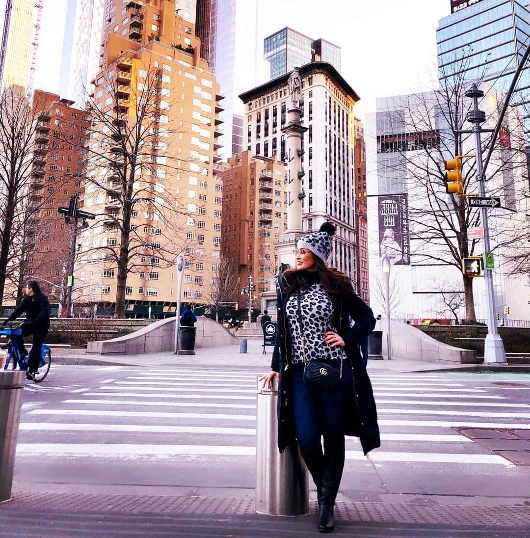 リサ・アンさんのインスタグラム写真 - (リサ・アンInstagram)「The weekend of wandering .... after the show I followed it up with a beautiful walk. #NYC #columbuscircle #centralpark」2月25日 2時36分 - thereallisaann