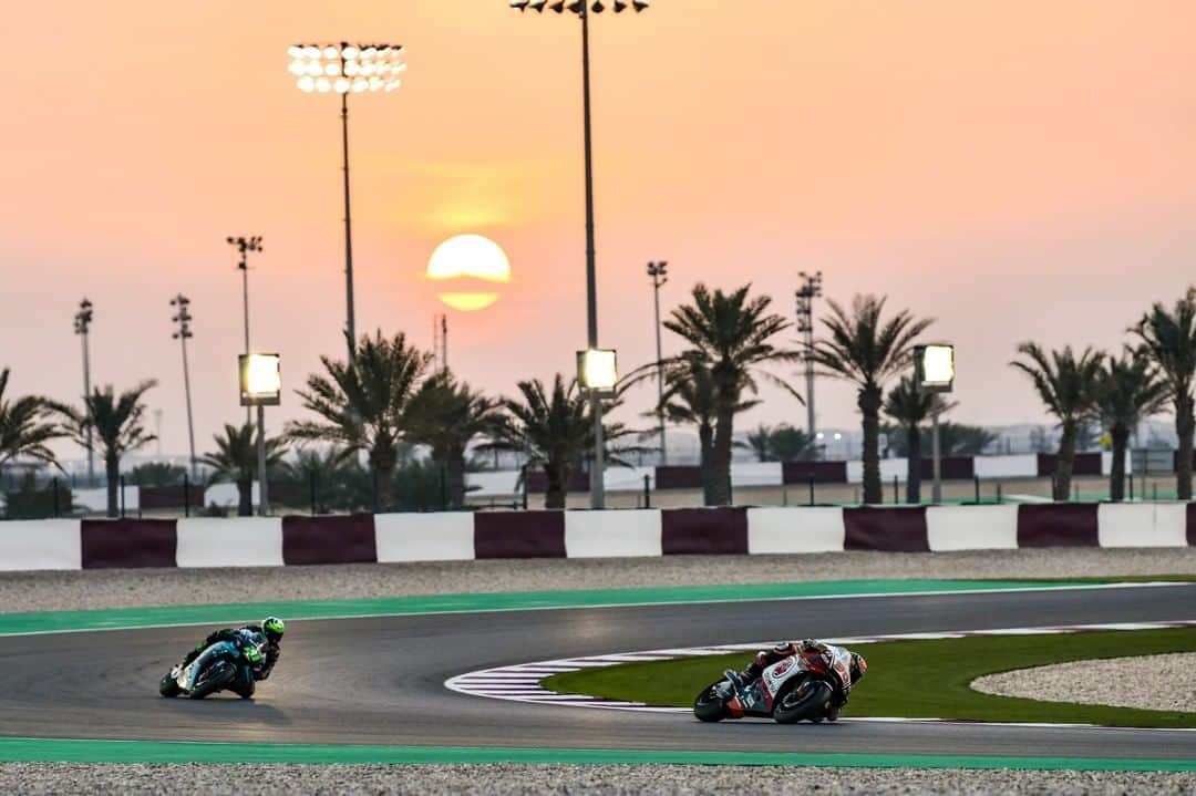 MotoGPさんのインスタグラム写真 - (MotoGPInstagram)「The sun's setting on 2020 preseason 🌅 The next time we're here, it's for real ⚔️ #QatarTest #MotoGP #Motorcycle #Racing #Motorsport」2月25日 2時45分 - motogp