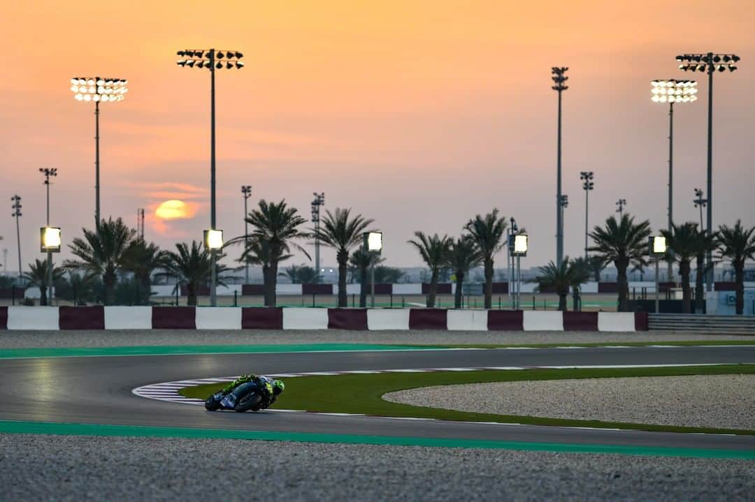 MotoGPさんのインスタグラム写真 - (MotoGPInstagram)「The sun's setting on 2020 preseason 🌅 The next time we're here, it's for real ⚔️ #QatarTest #MotoGP #Motorcycle #Racing #Motorsport」2月25日 2時45分 - motogp