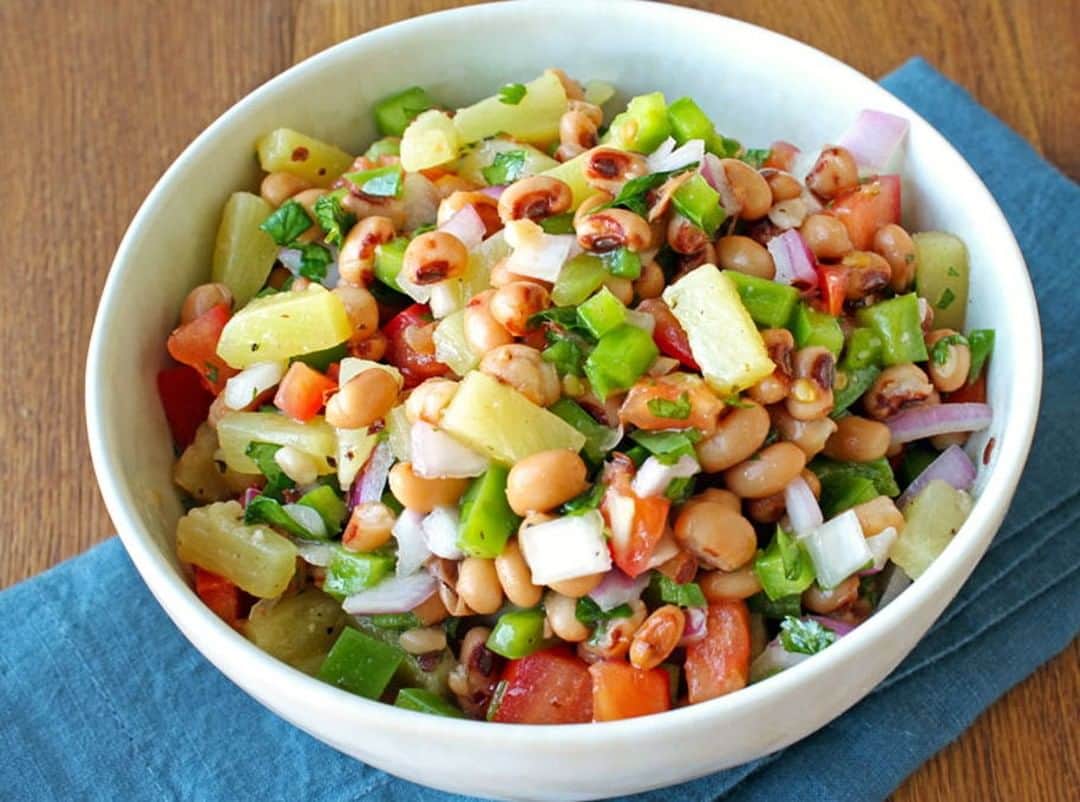 Dole Packaged Foods（ドール）のインスタグラム：「This Black Eyed Pea Salad will put just the right amount of "boom boom pow" in your next meal. Made with juicy Dole Pineapple Tidbits in 100% Pineapple Juice, your taste buds are going to thank you after every bite!」