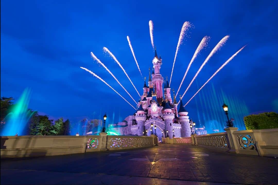 Disneyさんのインスタグラム写真 - (DisneyInstagram)「Bonjour from @disneylandparis!」2月25日 3時04分 - disney