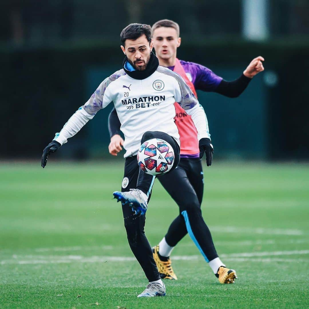 マンチェスター・シティFCさんのインスタグラム写真 - (マンチェスター・シティFCInstagram)「GEARING UP ⚙️ ⠀ ⠀ ⠀ #ManCity #UCL」2月25日 3時42分 - mancity