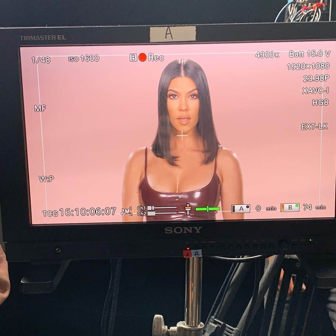 コートニー・カーダシアンさんのインスタグラム写真 - (コートニー・カーダシアンInstagram)「these are my confessions」2月25日 3時54分 - kourtneykardash