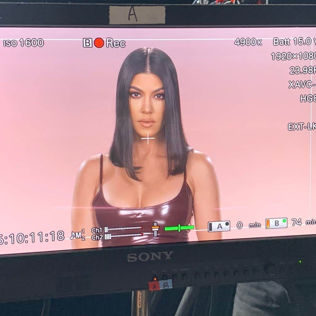 コートニー・カーダシアンさんのインスタグラム写真 - (コートニー・カーダシアンInstagram)「these are my confessions」2月25日 3時54分 - kourtneykardash