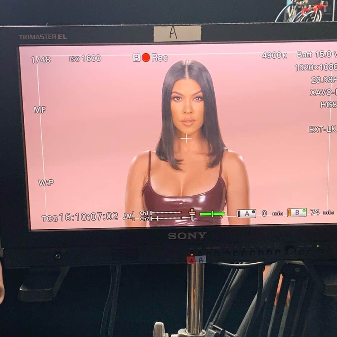 コートニー・カーダシアンさんのインスタグラム写真 - (コートニー・カーダシアンInstagram)「these are my confessions」2月25日 3時54分 - kourtneykardash