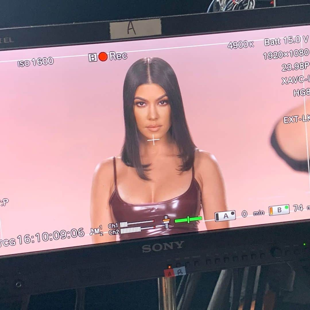 コートニー・カーダシアンさんのインスタグラム写真 - (コートニー・カーダシアンInstagram)「these are my confessions」2月25日 3時54分 - kourtneykardash