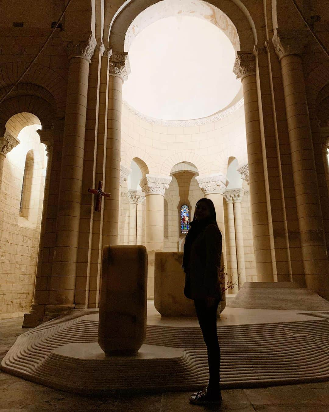 ソンシンさんのインスタグラム写真 - (ソンシンInstagram)「마을에서 제일예쁜 중세시대 교회⛪️🖤 할모니는 포토존에서 사진계속 찍어주심 아하하하🤣 #france🇫🇷」2月25日 4時11分 - sungshin_p