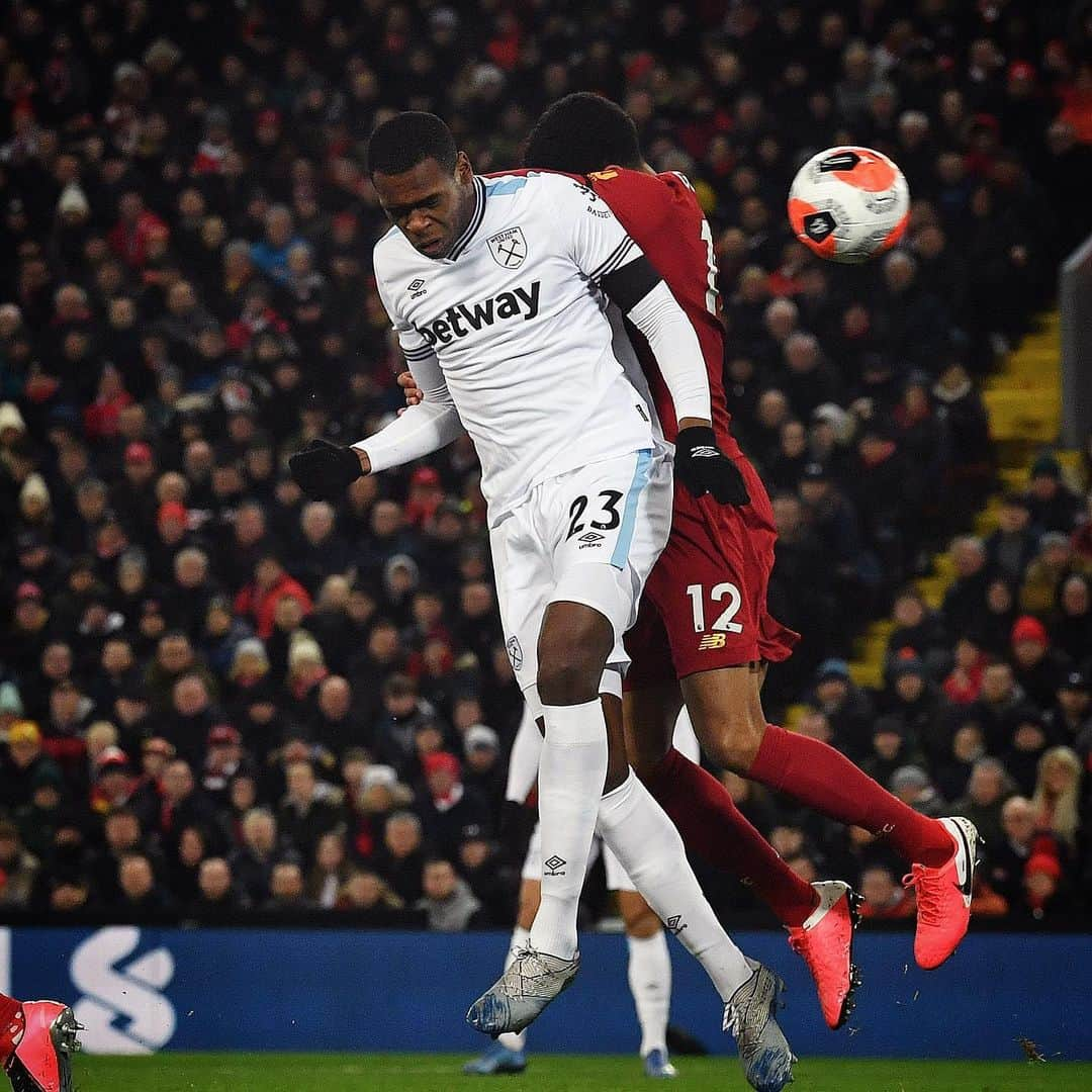 プレミアリーグさんのインスタグラム写真 - (プレミアリーグInstagram)「Issa great header 🙌」2月25日 5時22分 - premierleague