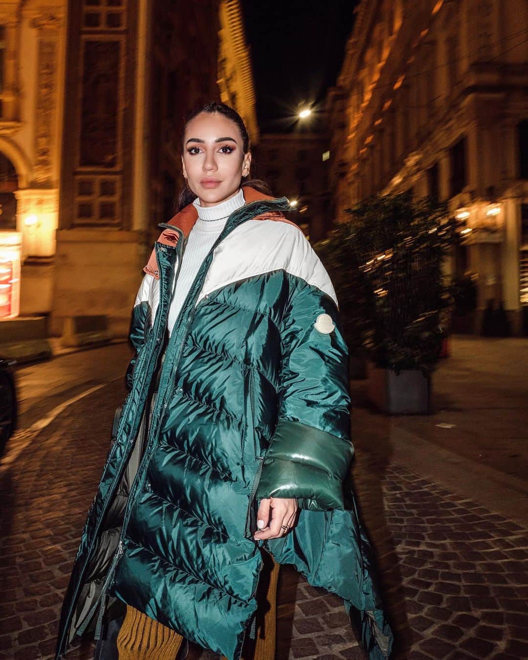Tamara Kalinicさんのインスタグラム写真 - (Tamara KalinicInstagram)「This @moncler jacket is something I never knew how much I want, but after wearing it the other night.... i really need it #mfw」2月25日 5時24分 - tamara