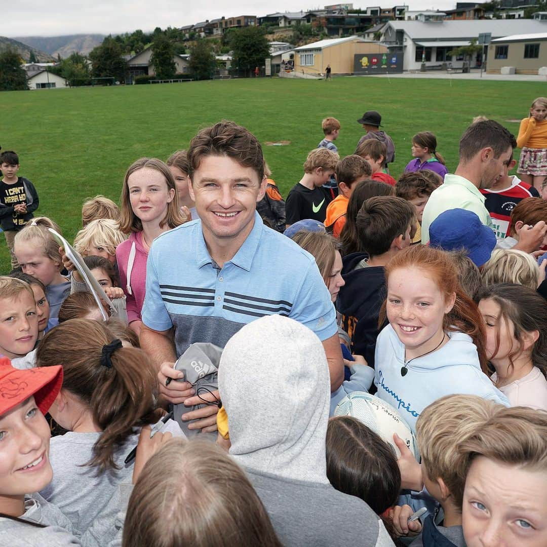 ボーデン・バリットさんのインスタグラム写真 - (ボーデン・バリットInstagram)「Fun start to the @nzopengolf week meeting the cool kids at Arrowtown Primary School.」2月25日 5時30分 - beaudenbarrett