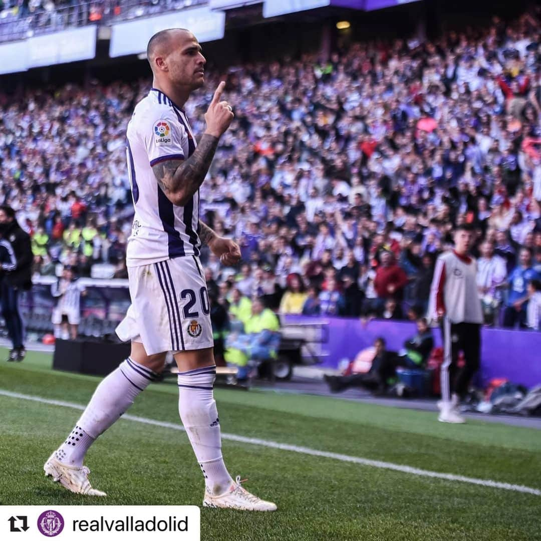 サンドロ・ラミレスさんのインスタグラム写真 - (サンドロ・ラミレスInstagram)「#Repost @realvalladolid with @make_repost ・・・ 👆🏻⚽💜 Aroma de gol... #pucela #RealValladolid #LaLiga #Fútbol #Football」2月25日 6時00分 - sandroramirez9