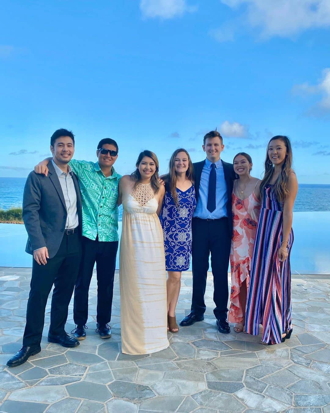 エイミー・コガのインスタグラム：「Congratulations to Daezsa and Glenn!💍🥂 wish you guys all the love and happiness!💕 #winenot #kauaishenanigans  ハワイのカウアイ島で大学のチームメートのweddingでした❤️」