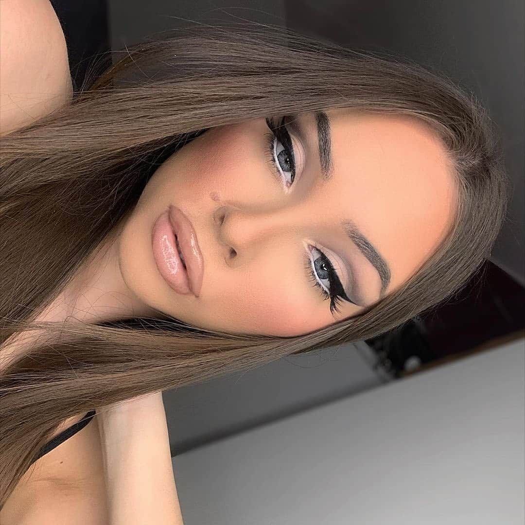 Anastasia Beverly Hillsさんのインスタグラム写真 - (Anastasia Beverly HillsInstagram)「Brow game @ninanikcevic  Using our #Dipbrow pomade in Taupe」2月25日 6時12分 - anastasiabeverlyhills