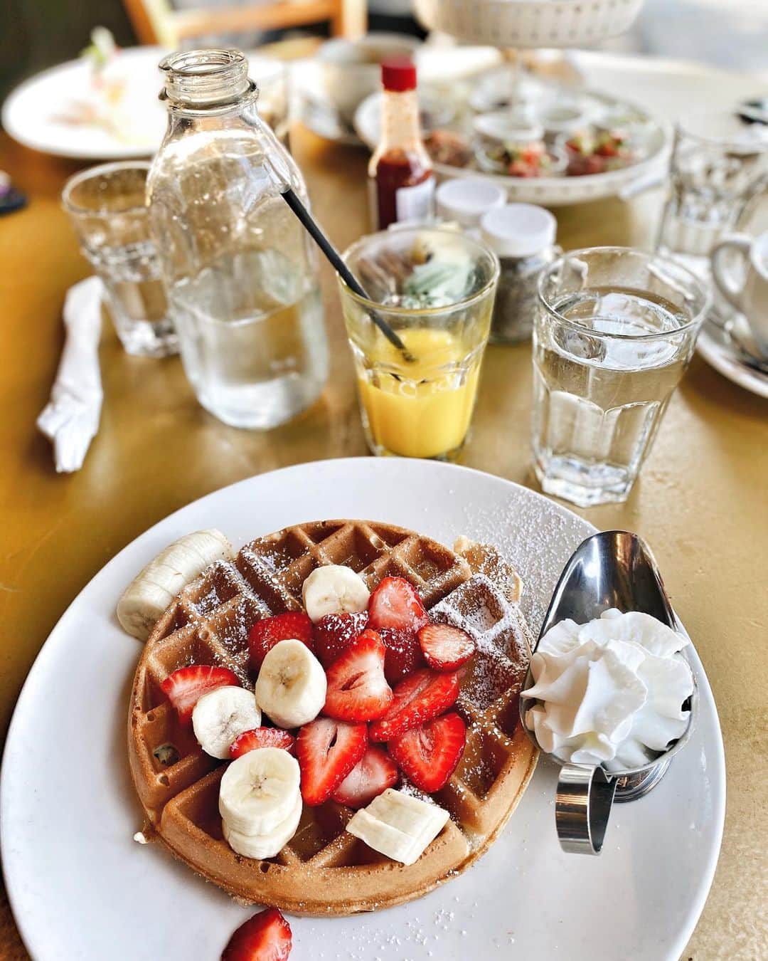 のインスタグラム：「Aww♥️♥️♥️YUMMY!!!!!!!!breakfast at Toast Bakery cafe 🥞It was super good!!!! . . . 毎日食べすぎで胃が二つほど必要。:) #picoftheday #la #losangeles #breakfast #yummy」