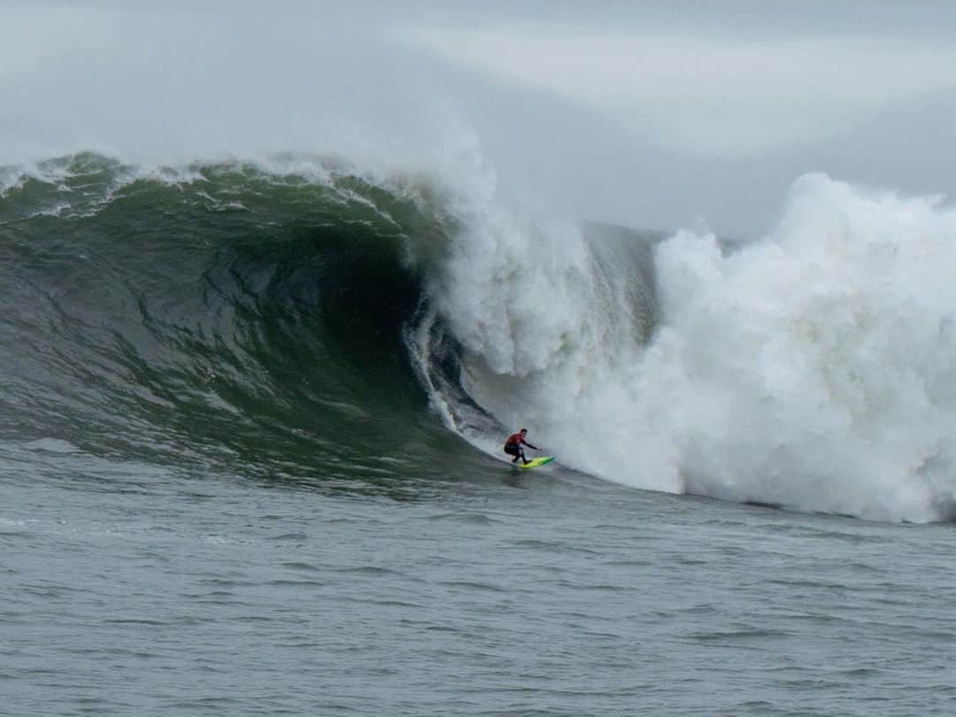 surflineさんのインスタグラム写真 - (surflineInstagram)「Up North, Underground - How is camaraderie, training and tragedy fueling a new crew of young Mavericks chargers?⁣⁣ 📷: @fred_pompermayer / @dompadua⁣ ⁣⁣ Hit the link in bio to find out.」2月25日 6時29分 - surfline