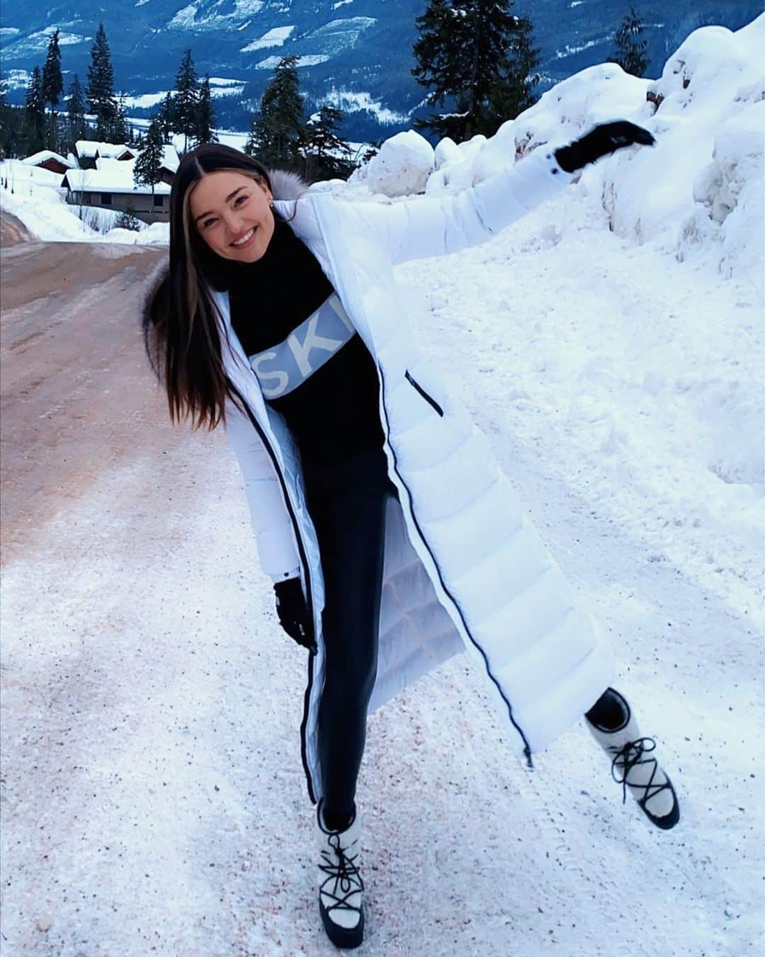 ミランダ・カーさんのインスタグラム写真 - (ミランダ・カーInstagram)「Snow day ❄️💕⛄️」2月25日 6時35分 - mirandakerr