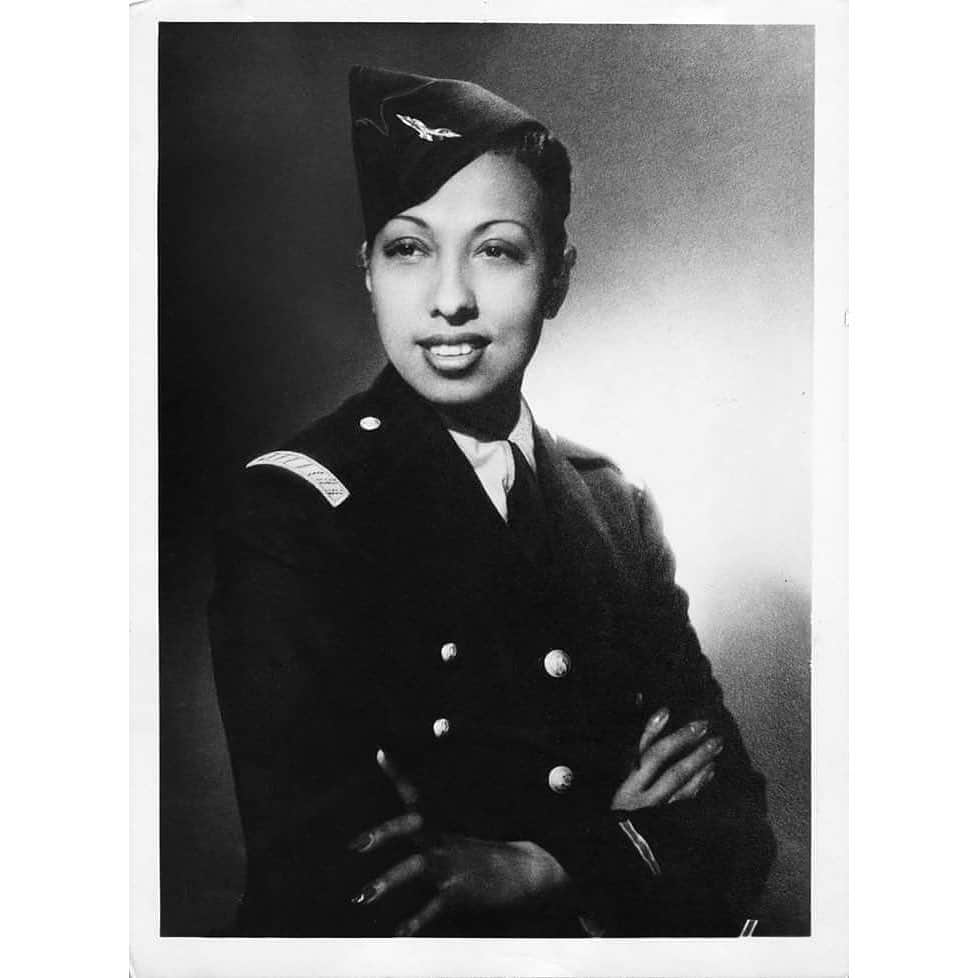 FRENCH GIRLさんのインスタグラム写真 - (FRENCH GIRLInstagram)「We’re starting off the last week of #BlackHistoryMonth celebrating one of our personal heroes and this week’s #MondayMuse: Josephine Baker — iconic entertainer, World War II resistance spy, and Civil Rights activist. . Although she made her name in the 1920’s as an entertainment icon, making headlines in Paris and the US for her beloved — and wonderfully risqué — performances, Josephine Baker was much, much more. An uncompromising and fearless Civil Rights activist, Baker continuously challenged the limitations placed on the Black community and especially on Black women. . Baker refused to perform in front of segregated audiences, pushing for integration in popular venues, demanded that her contracts contain a nondiscrimination clause, and frequently participated in demonstrations. After participating in the 1963 March on Washington, Baker was the only woman to officially speak alongside Dr. Martin Luther King, Jr. . In addition to being a trailblazer for racial equality, Josephine Baker was an international hero. During World War II, she worked as a French Resistance spy, collecting and smuggling information on German troop movements out of enemy territory by means of secret messages encoded in her sheet music (and sometimes even pinned to her underwear). For her valiant efforts, she was awarded two of France’s highest military honors. Upon her death in 1975, she became the first American woman to be buried in France with military honors, and over 20,000 people lined the streets of Paris to say their goodbyes. . In the face of overwhelming racial and gender-based discrimination, Josephine Baker held steadfast to her beliefs, remaining an outspoken activist and leader to the Black community and to the world. We celebrate and remember her indomitable revolutionary spirit this Black History Month. ✨ 💕#FrenchGirlGood  #BHM #womenempowerment #blackhistory #womenshistory #herstory #josephinebaker #mondaymuse #likeafrenchgirl #americanheroes #frenchheroes #history #womeninhistory #blackwomeninhistory #frenchgirlorganics #inspirationalquotes #inspirationalwomen #quotesdaily」2月25日 6時52分 - frenchgirlorganics