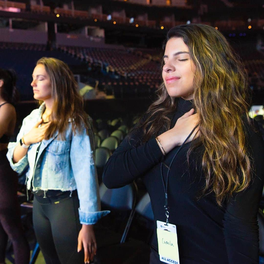 ジュリアン・ハフさんのインスタグラム写真 - (ジュリアン・ハフInstagram)「Special moments from soundcheck this weekend. SF, your energy was on another level!! We heard you, we saw you, we felt you, and we celebrated together! Thank you for welcoming us and the @oprah @ww community with such love and warmth!」2月25日 7時03分 - juleshough