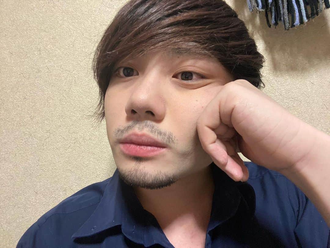 にきぽんのインスタグラム：「20歳です。  #髭」