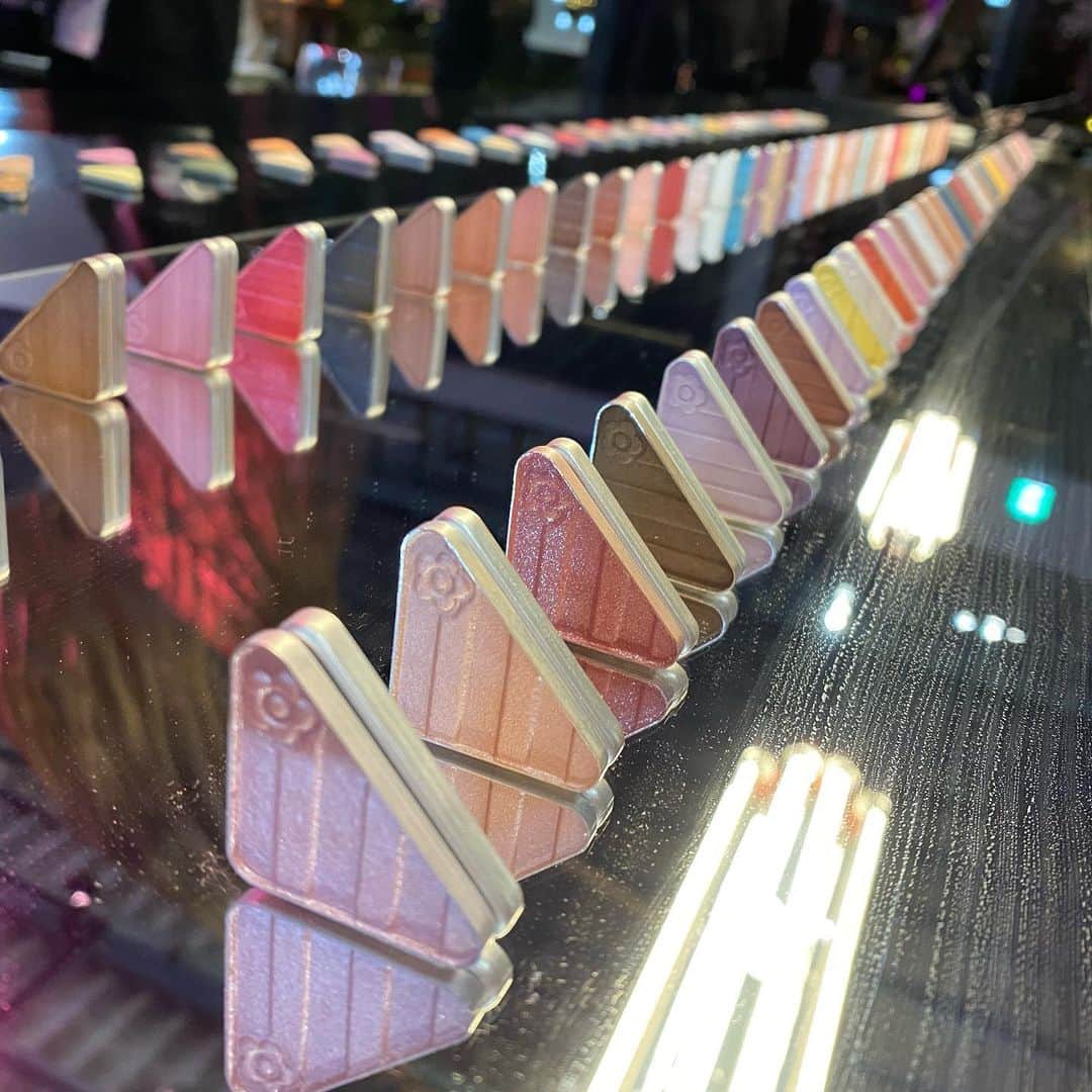 加藤玲奈のインスタグラム：「❤️🧡💛💚💙💜🖤🤍🤎 #maryquant #eyeopener #mqevent #colourfuljukebox」