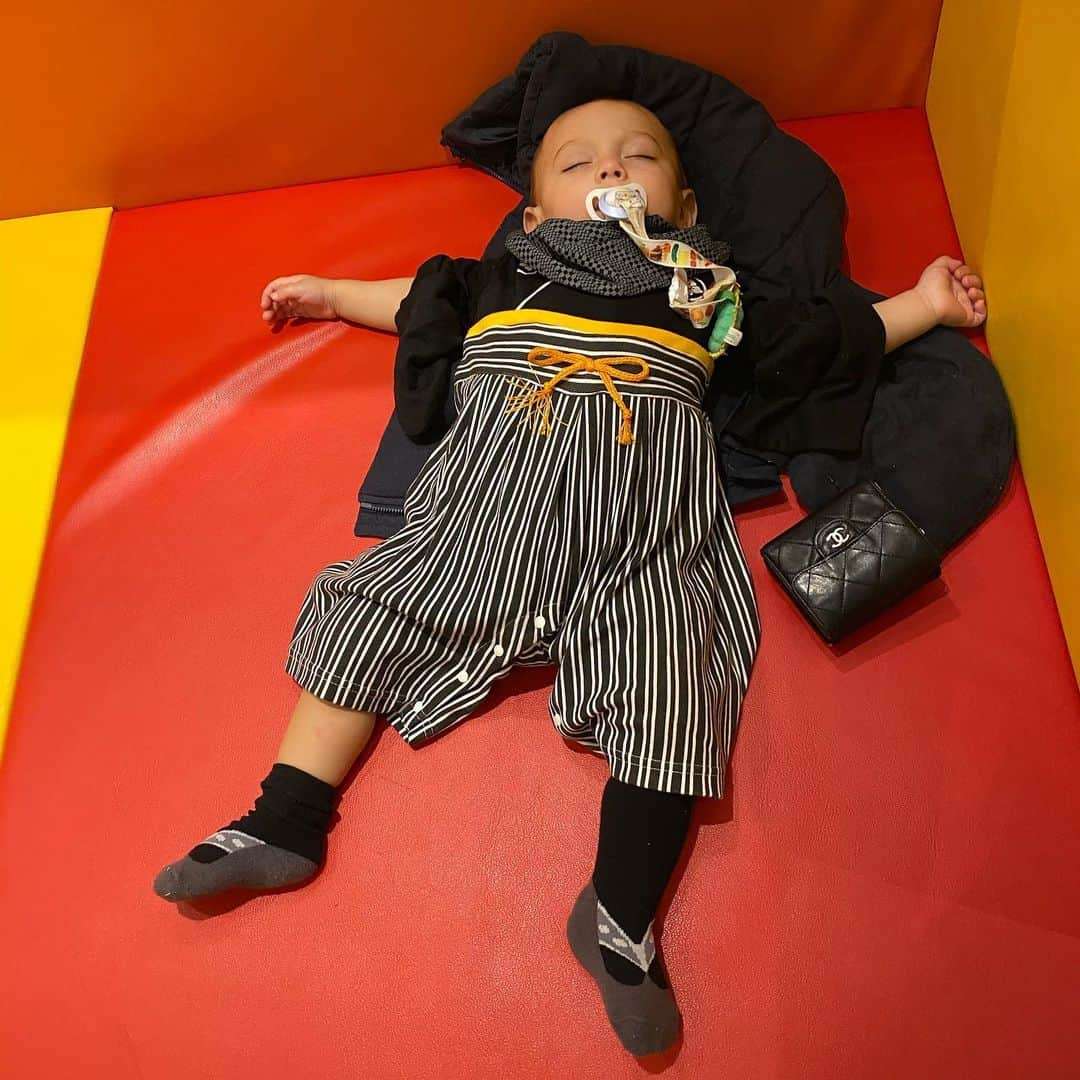 玲奈マリーのインスタグラム：「Mood after shinnenkai 😂😴😴😴 . . . . . . . . . . . . . . . . . #doneoff #passedout #cutebaby #japanese #american #mixedbaby #babymodel #son #cutie #tokyo #蓮　#袴　#新年会　#赤ちゃん　#ハーフ　#寝てる　#息子　#1歳　#1歳誕生日 #令和　#平成31年生まれ #親バカ　#親バカ部」