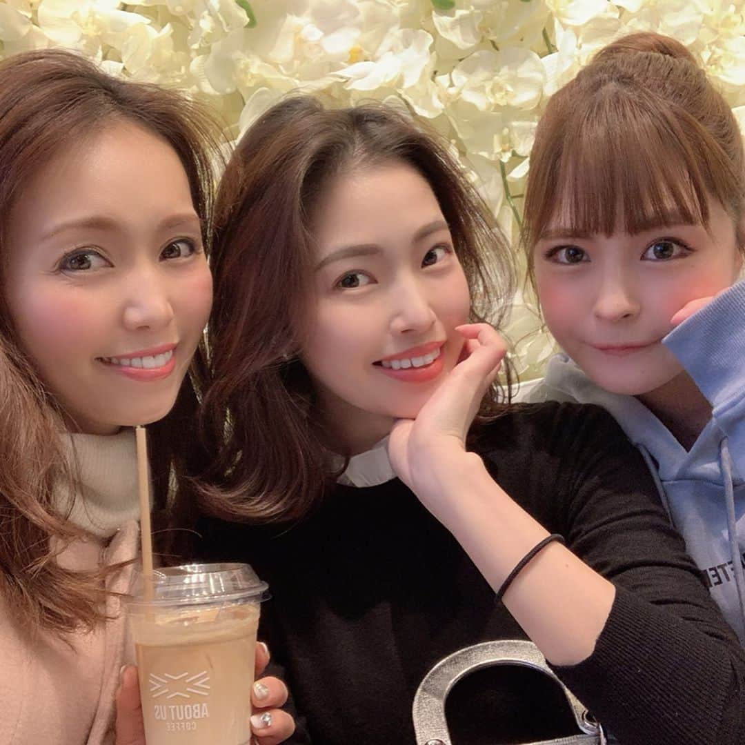 澤野井香里さんのインスタグラム写真 - (澤野井香里Instagram)「#伏見稲荷大社 ⛩に行った後、近くに新しくできて気になってた @about_us_coffee へ╰(*´︶`*)╯♡﻿ ﻿ 一杯づつ丁寧にハンドドリップしてくださるコーヒーがとーっても美味しくて、冷えた体がポカポカ温まった🥰❤️﻿ ﻿ 手作りのスイーツもあって、カヌレやチョコケーキ🍰にジンジャーブレッドクッキー🍪と一緒にカフェタイム☕️﻿ ﻿ イートインコーナーのインテリアも素敵でまた行きたいところ💕﻿ ﻿ #ks_20✨ #ks_kyoto✨ #京都 #伏見稲荷 #アバウトアスコーヒー #京都グルメ #京都カフェ #伏見稲荷カフェ #kyoto #fushimiinari #aboutuscoffee」2月1日 7時01分 - kaori_sawanoi