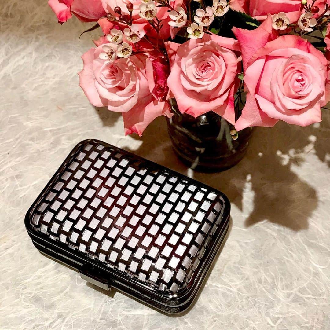 のインスタグラム：「💥SALE ALERT💥 LAST DAY to snag your favorite bags at an incredible deal up to 75%OFF.  Don’t miss it.  #ingechristopher #wearitloveit」