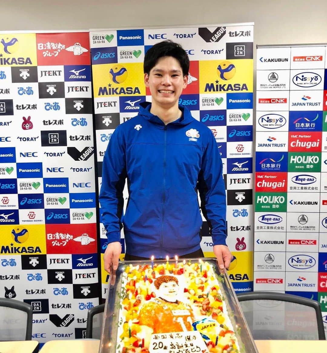 西田有志さんのインスタグラム写真 - (西田有志Instagram)「21勝目！ テレビでしかこんなケーキ見たことなかった。。 すごく嬉しかったです！ これからチームも個人としても成長していけるように頑張ります❗️」2月1日 7時25分 - nishidayuji0130