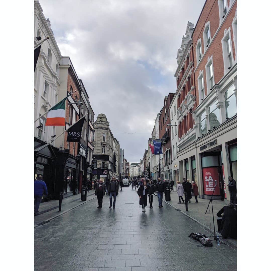 山崎紘菜さんのインスタグラム写真 - (山崎紘菜Instagram)「🇮🇪 ここもONCEのロケ地！！！ 嬉しい嬉しいっ！！！😳❤️ #ireland🍀  #Dublin #ONCE #バトラーズチョコも買ったよ」2月1日 7時19分 - hirona_yamazaki